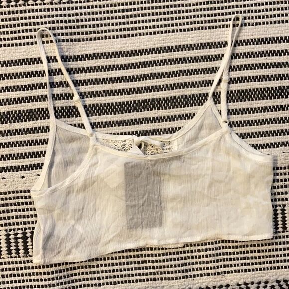 LF Stores Mieeion Ivory Lace Crop top XSmall NWT - Picture 3 of 4